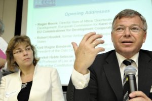 mirjam-van-reisen-listening-to-kjell-magne-bondevik